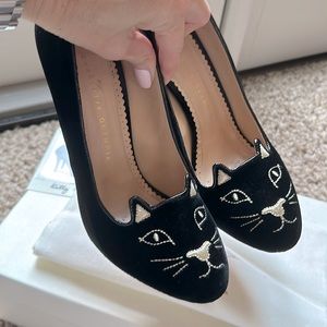 Charlotte Olympia Kitty Cat-Embroidered Velvet Pump | Sz 8.5